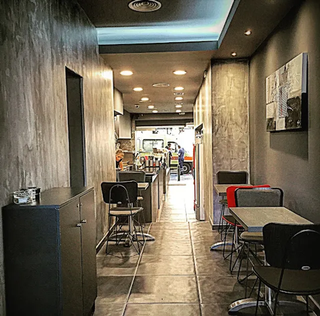 Foinikas Coffee & Food ( Gratiné )