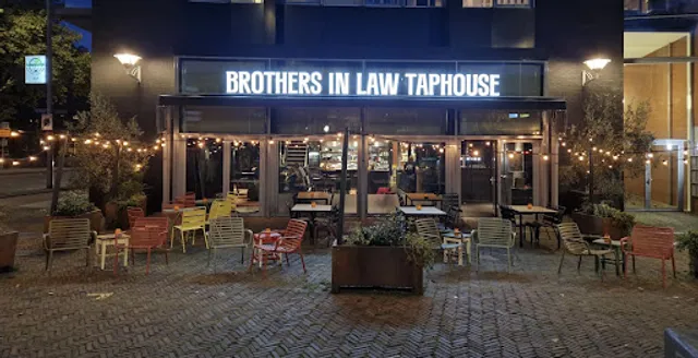Brothers In Law Taphouse - Cafe | Restaurant | Borrel