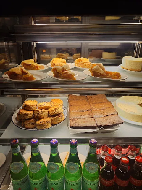 Cafe 'de M & L Lee. Restaurant