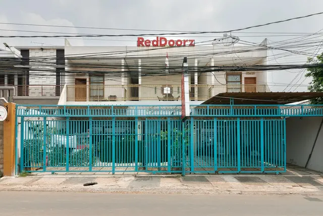 RedDoorz near Cipinang Indah Mall