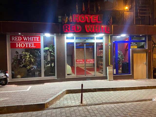 HOTEL RED WHITE