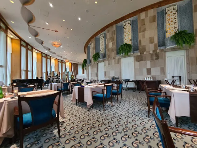 メインダイニングルーム ル・トリアノン