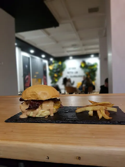 Saborea Burger & Grill