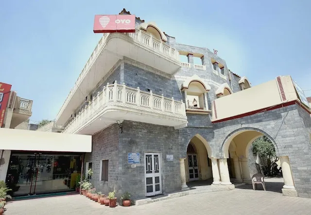 Hotel O Rajmahal