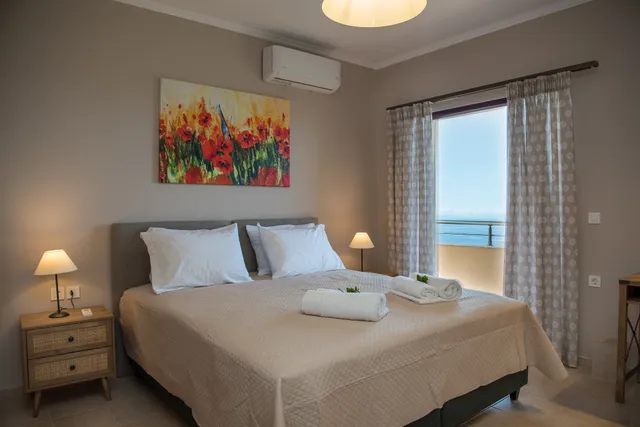 Akrotiri Sea View Suites