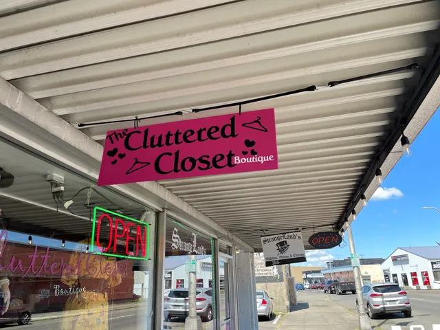 The Cluttered Closet Boutique