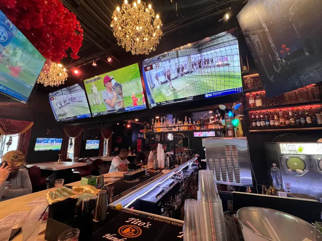 The Velvet Ditch - Sports bar & Seafood