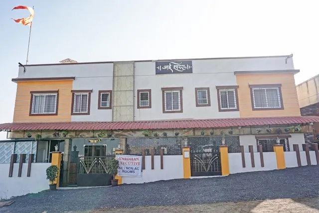 Super OYO Collection O Vardhan Executive