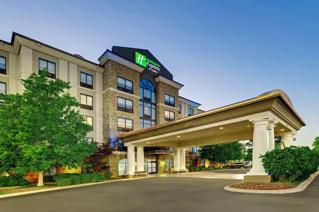 Holiday Inn Express & Suites Nashville-Opryland by IHG