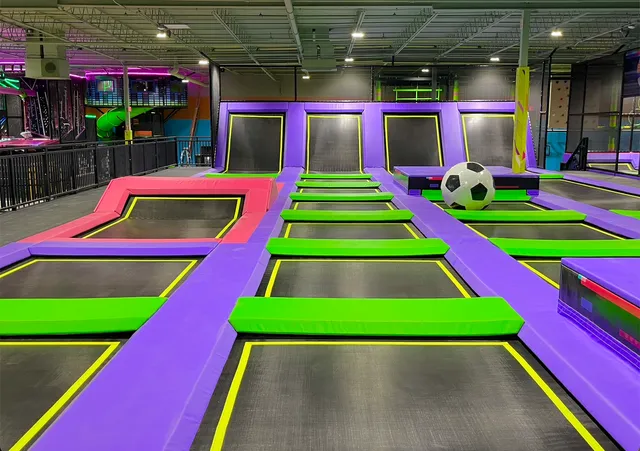 Soar N Bounce Trampoline & Adventure Park - Davenport