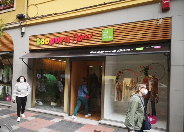 KOOPERA STORE con Moda re- VITORIA-GASTEIZ Simón de Anda