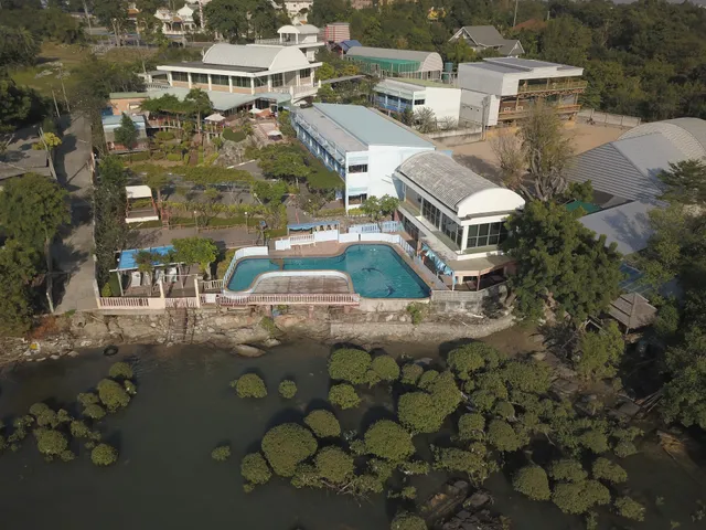 Bai Bua Beach Resort