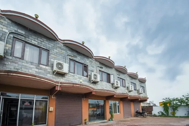 OYO Flagship Vibes Hotel