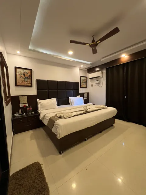 SPORTSMAN BEACH HOTEL