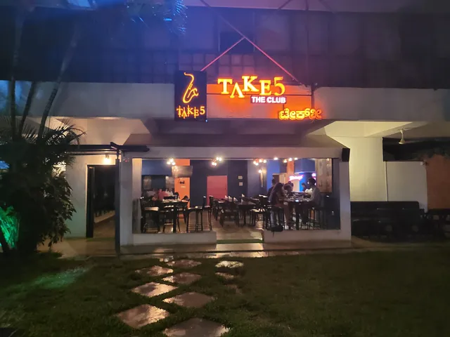 OYO 10542 The Planters Court