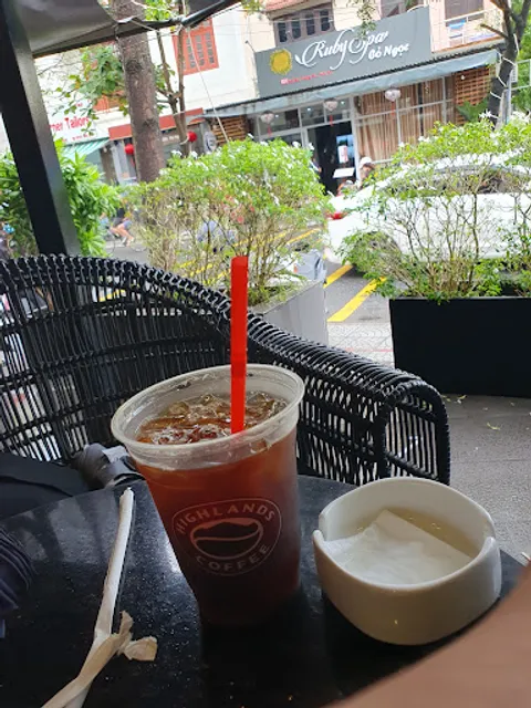 Highlands Coffee Ba Trieu