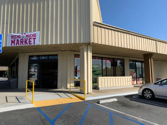 Mucho Mucho Market