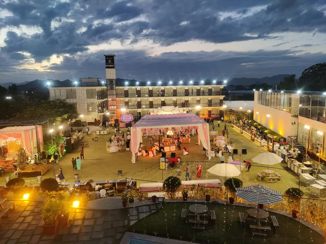 PARIM PARK RESORT & SUITES