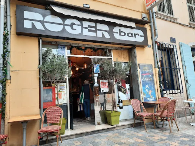 Roger Bar