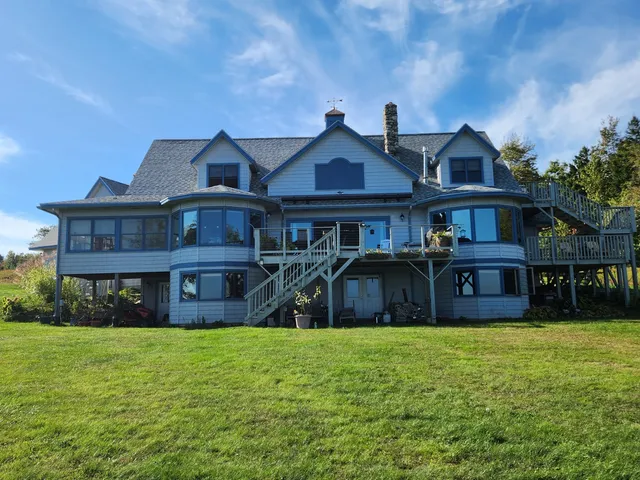 Wave Walker Cottage and Suites