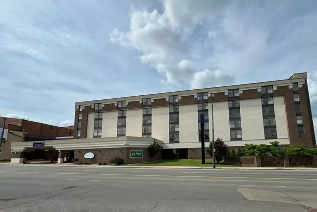 Quality Inn & Suites Downtown Mansfield