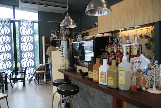 qid cafe (ร้านกาแฟตรงข้ามศูนย์ประชุม มอ.)