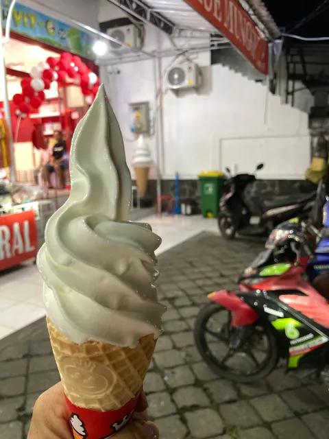 MIXUE PERERENAN MUNGGU