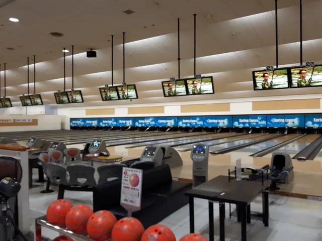 Nagahama Spring Leans