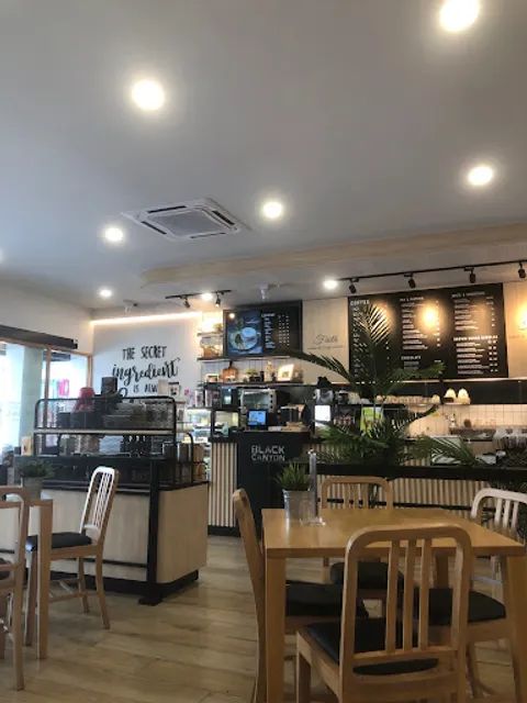 Black CanyoVibhavadi30-Ladprow