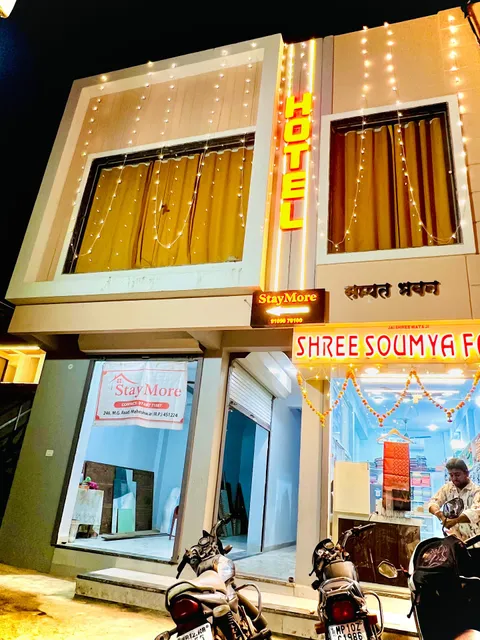 Hotel StayMore (Premium rooms and AC dorms near Narmada river) | BEST hotel in Maheshwar