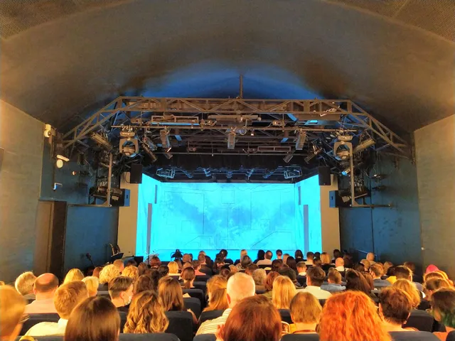 Приют комедианта