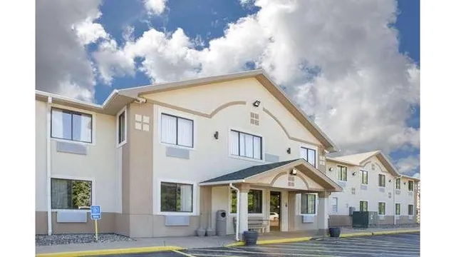 Quality Inn & Suites Howe-Sturgis