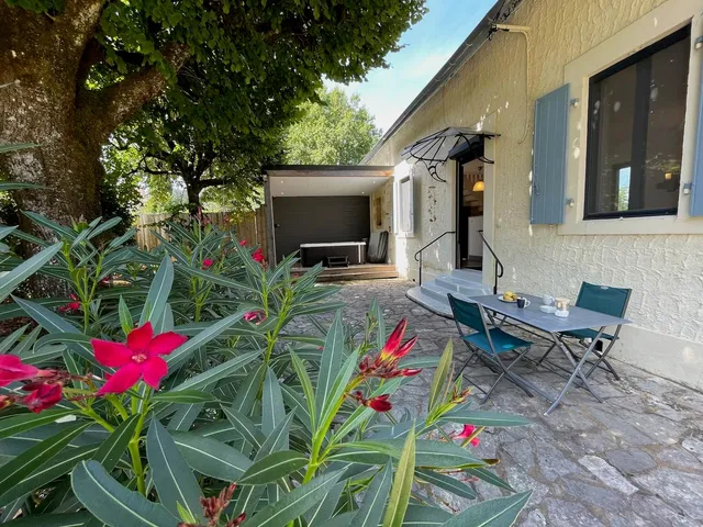 Studio anémone: gite de charme avec Spa, piscine chauffée cadre romantique, idéale week-end amoureux à Sarlat en Dordogne