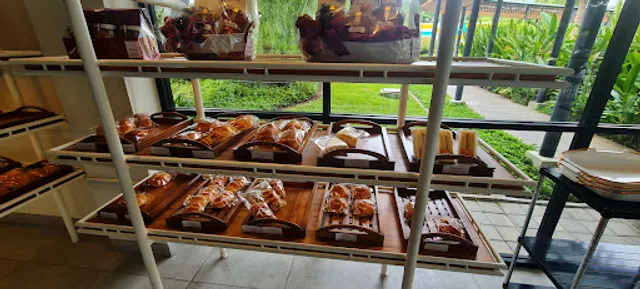 Bon Ami Bakery Kenjeran