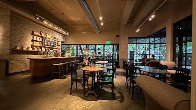 Starbucks Leviste Street