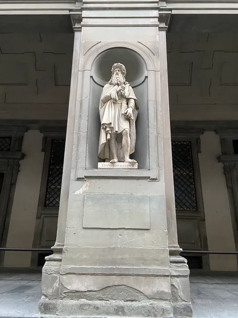 Statue of Leonardo da Vinci