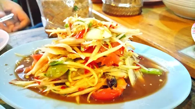 ส้มตำลุงหนวด (By ตุ๊กตา) ซ.ชานเมือง แยก 11 (หลัง Big C รัชดาภิเษก)