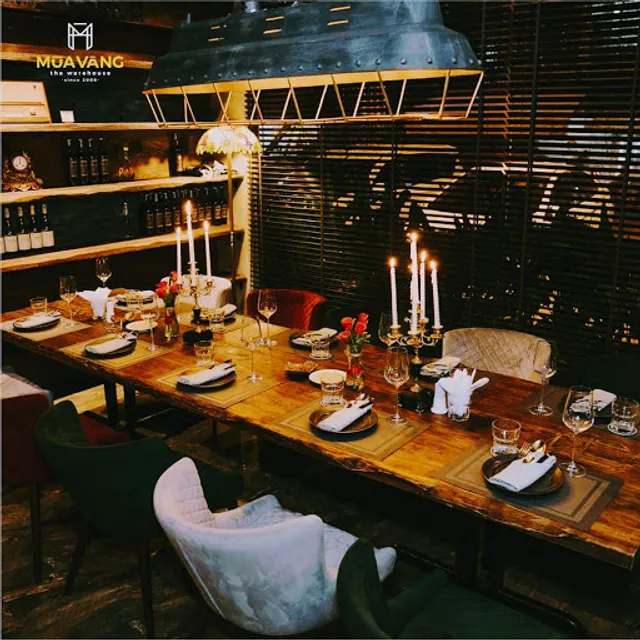 Mùa Vàng The Warehouse