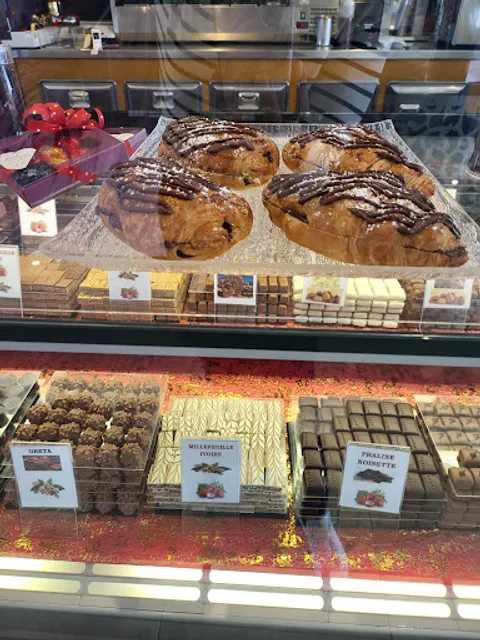 NEW ICE CLUB Crêperie Sucree Glacier Chocolatier