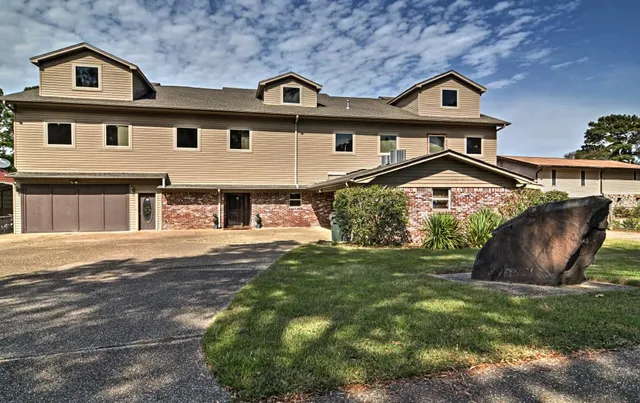 Hot Springs lake house rentals