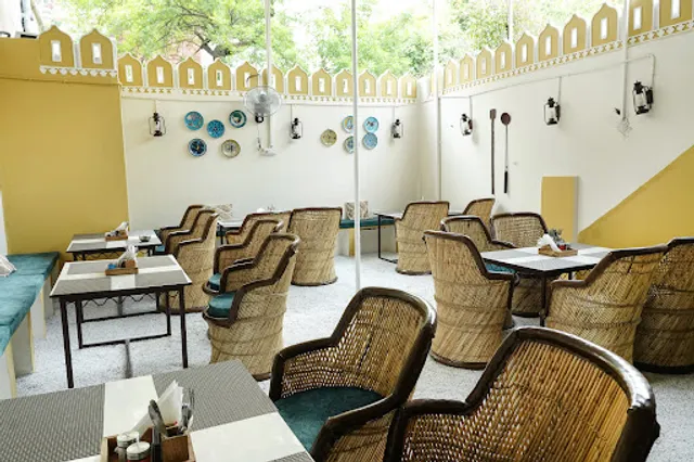 Badi Thadi - That 90's Cafe in C scheme