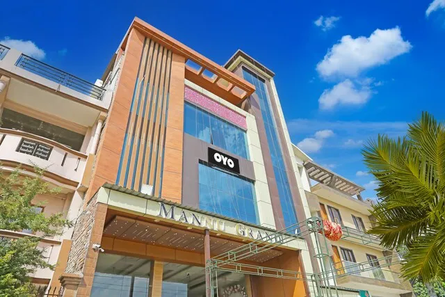 OYO Flagship Hotel Mannu Grand