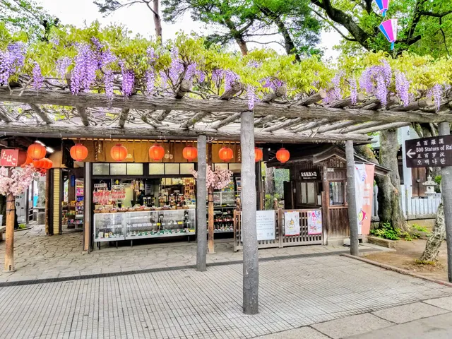 境内みやげ品店