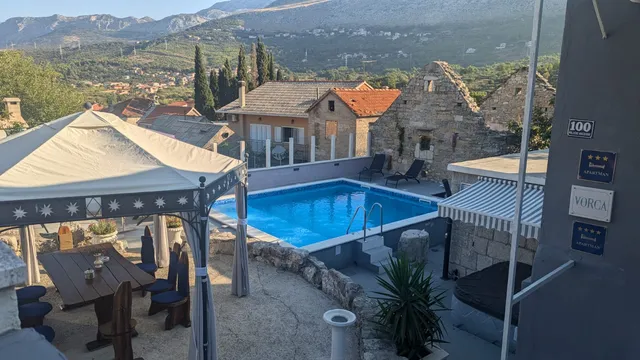 Vorca Family Holiday House with Jacuzzi