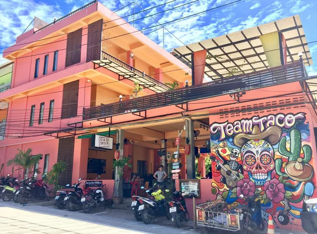 Taco Shack Diving Hostel & Restaurant