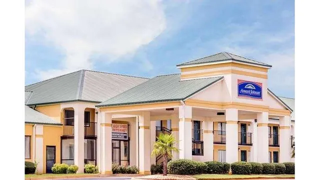 Howard Johnson by Wyndham Perry GA