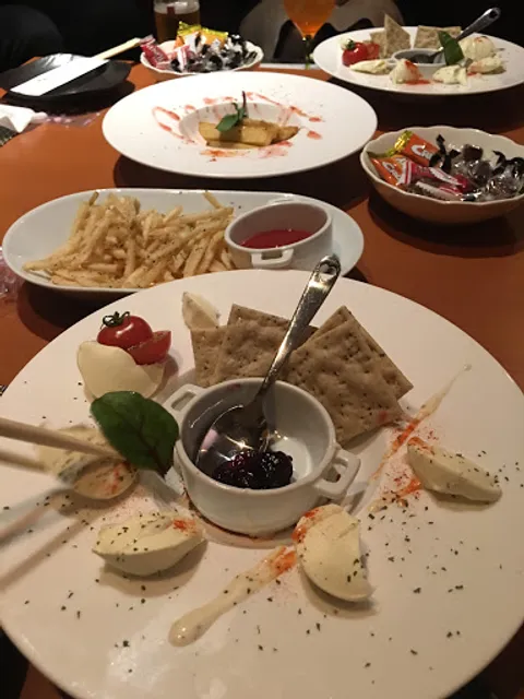 酒肴ダイニング 自由人と色