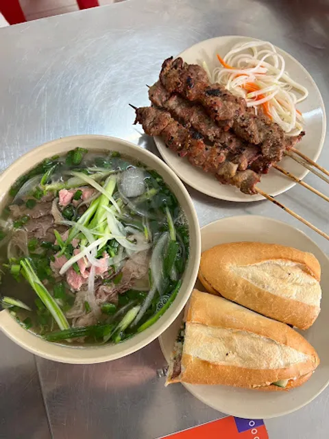 Hồng Cường - Phở bò Hà Nội - Bánh mì thịt xiên nướng Hà Nội