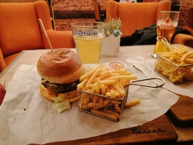 Maszek - az utcabár | bár & étterem