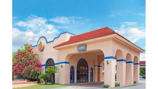 Travelodge Suites by Wyndham Kissimmee Orange